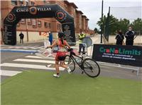 Adrián Lainez y Ester Ruiz vencen en el II Triatlón Olímpico de Ejea