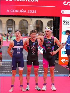 Izan Edo, subcampeón de España absoluto y campeón nacional sub-23 de Triatlón Olímpico en A Coruña 2025