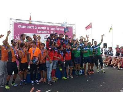 El triatlón aragonés se hace un hueco entre la elite