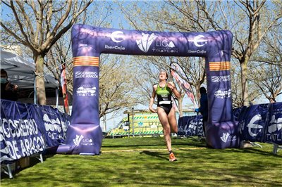 Claudia Marco y Daniel Tolosa se adjudican el IV Acuatlón Universidad San Jorge