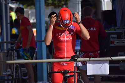 Marta Pintanel y Dani Tolosa participan en el Copa de Europa de Triatlón de Melilla