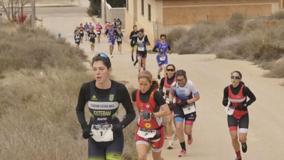 Claudia Esteban y Mario De Miguel revalidan triunfo en el VII Duatlón Cros Villa de Híjar