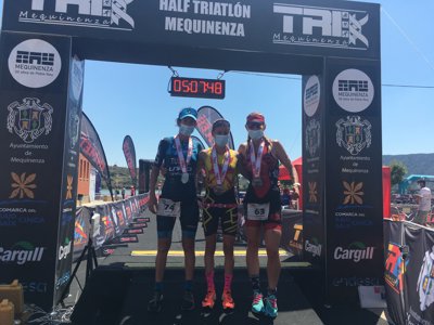 Ignacio Cabrera y Eva Ledesma reinan bajo el calor de Mequinenza