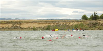 Candela Candial y Lucas Aurell vencen en el XIV Triatlón Cros Villa de Sádaba