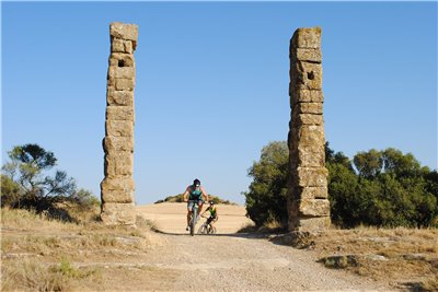 Fernando Fernández y Claudia Marco vencen en el XII Triatlón Cros Villa de Sádaba