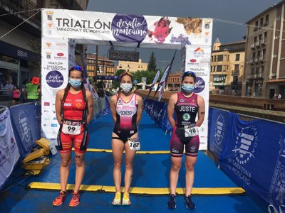 Inés Donoso y Sergio Mínguez campeones de Aragón de Triatlón Olímpico 2021