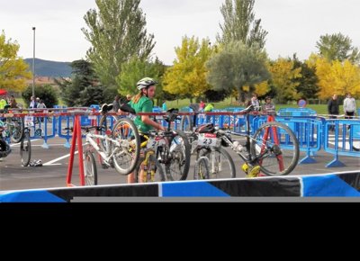 La cantera del triatlón aragonés se da cita en Jaca