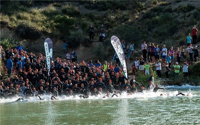 500 triatletas en el triatlón del circuito de Monegrosman series de San Juan de Flúmen 