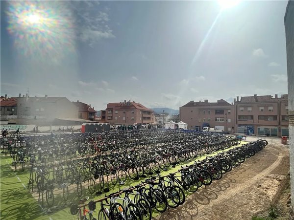 76 equipos y 400 duatletas toman las calles de María de Huerva