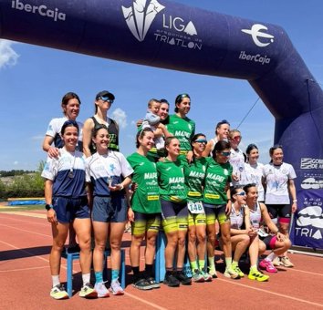 El equipo masculino y femenino de Stadium Casablanca Mapei campeones de Aragón de Duatlón contrarreloj por equipos