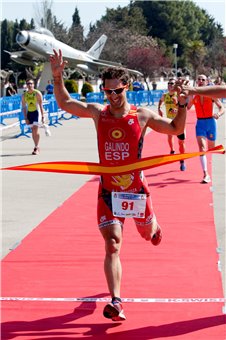 Daniel Galindo y Ana Revilla vencen "en casa"