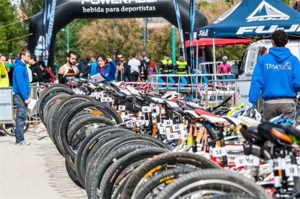 Los Jueces y Oficiales de la FATRI ya pueden ampliar o renovar su ropa oficial