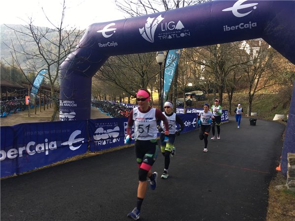 Peio Osoro y Enara Oronoz se proclaman en Ansó campeones de España de Triatlón de Invierno.