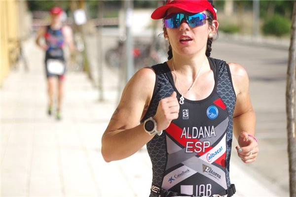 Ester Ruiz se adjudica la VIII Copa Aragonesa de Triatlón Cros