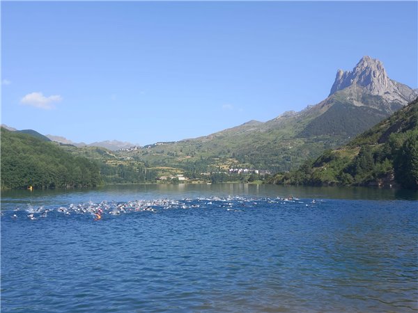 Marta Borbón y Fernando Zorrilla campeones de Aragón de triatlón sprint 2022
