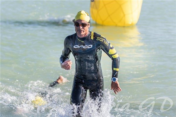 Juan Mina y Ana Revilla campeones de Aragón de Triatlón Olímpico 2015