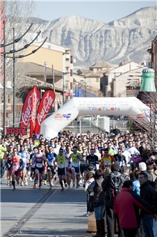 Felipe Muñoz y Ana Revilla vencen en el Duatlón Cros Solidario de Utebo