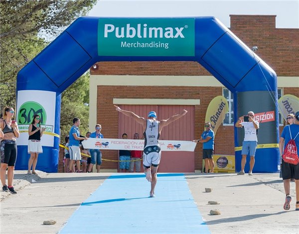 Ricardo Simón e Irati Sanmaniego graban su nombre en el I Binatlón de La Sotonera