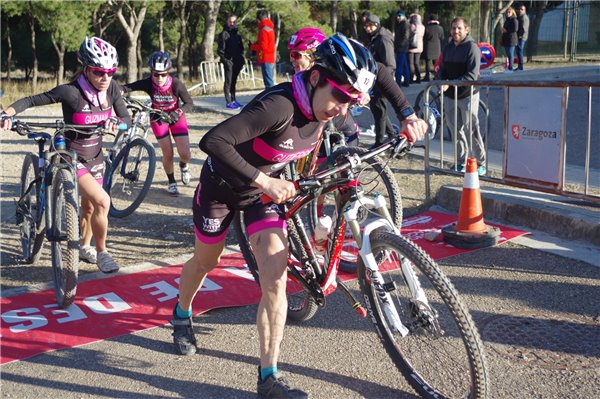 Club Triatlón Europa y Octavus Triatlón campeones de Aragón de Duatlón Cros por Equipos
