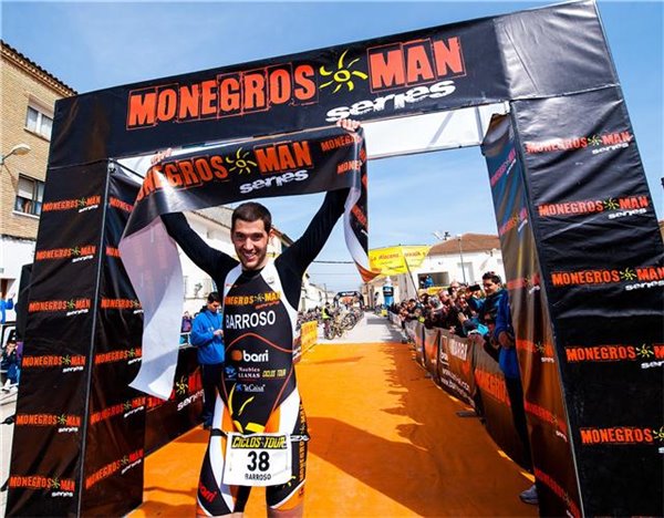 Monegrosman Triatlón vence en su propia casa