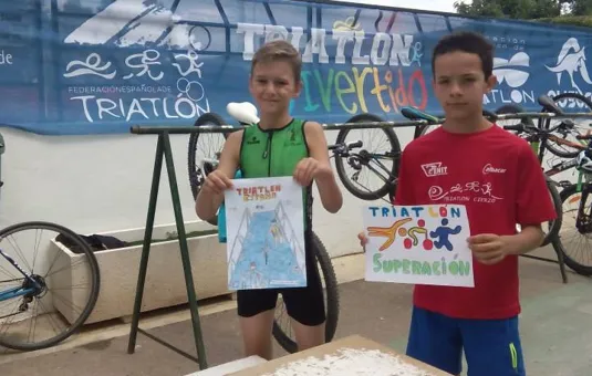 Triatlón Divertido entrega sus premios de Redacción y Dibujo
